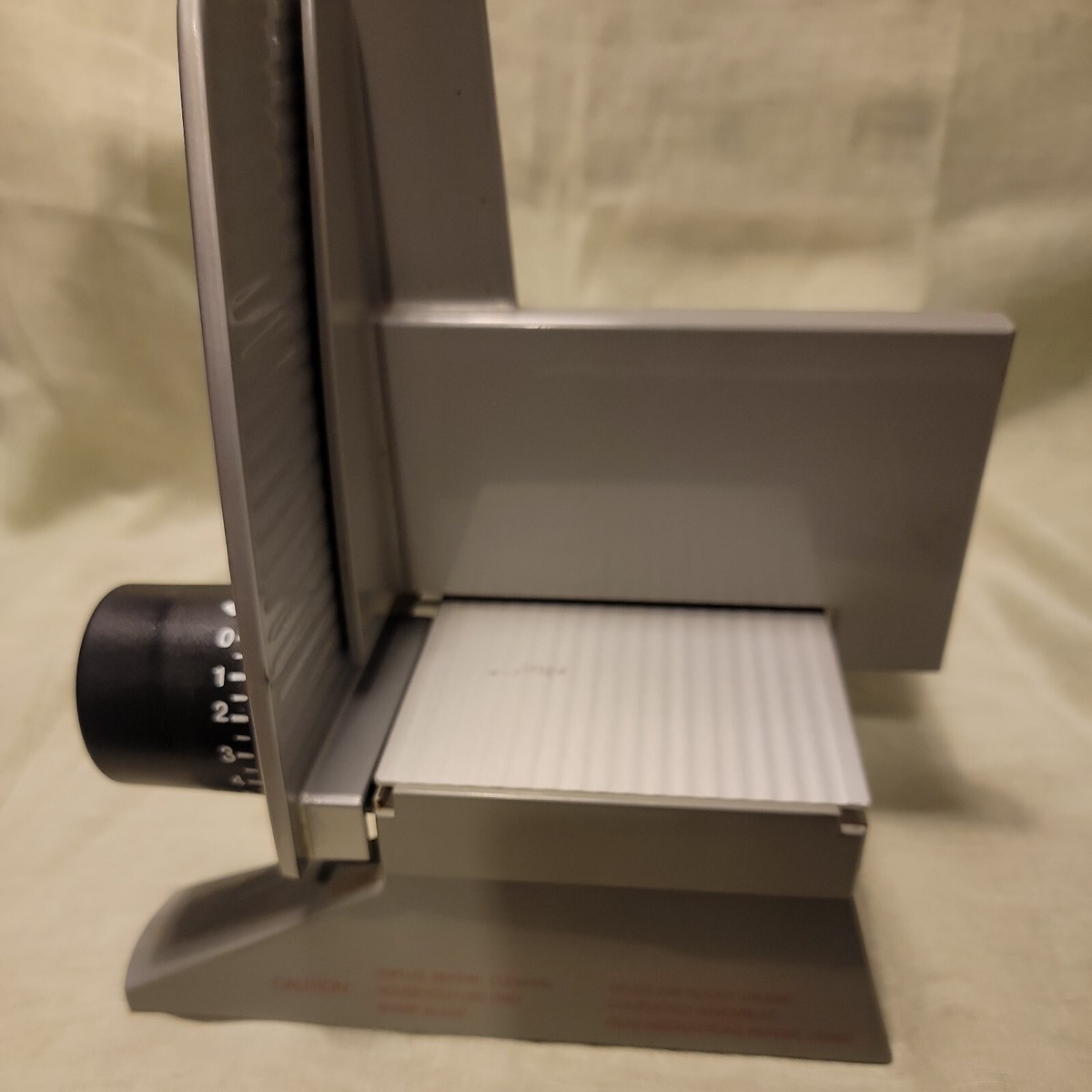 CHEF'S CHOICE # 620 INTERNATIONAL PREMIUM ELECTRIC FOOD SLICER