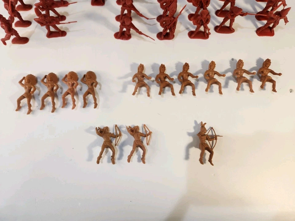 批量 78 件 BMC 原装 2 英寸 塑料印第安土著士兵 棕褐色 Ted 蓝色 — 第 2/4 张图片