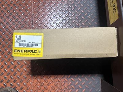 ENERPAC V152 / V152 (NEW IN BOX)