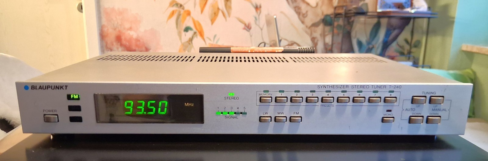 BLAUPUNKT  T-240 Digital-Synthesizer-Tuner Vintage, TOP (Video)