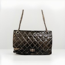 Borsa Chanel 2.55 ristampa doppia patta trapuntata vernice cuciture a contrasto