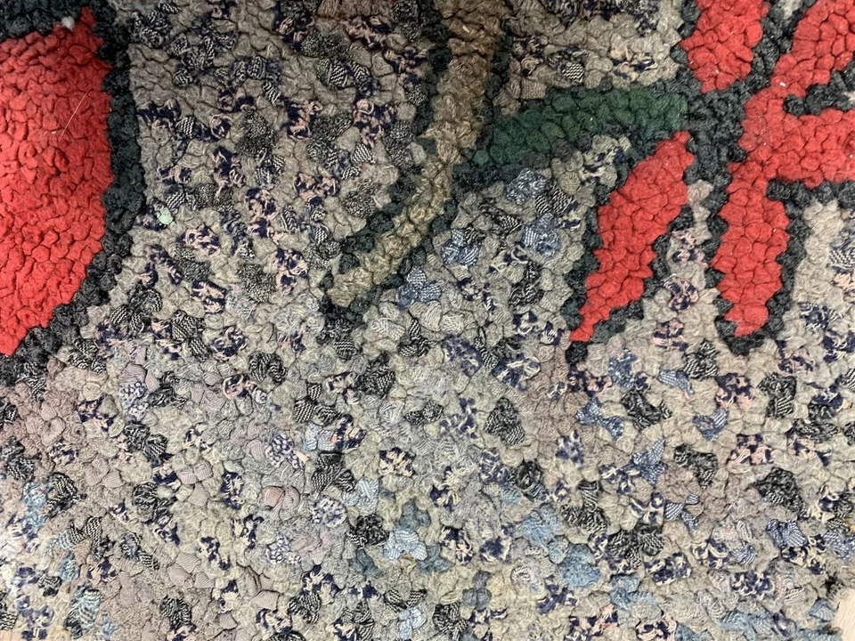  ANTIQUE HOOKED RUG FOLK ART PRIMITIVE STYLIZED RED FLOWERS FLORAL  56" x 34" - Image 4 of 4