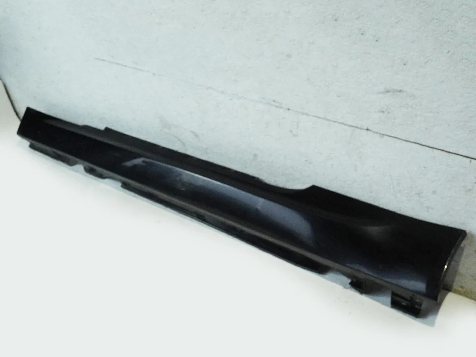 2007 Bmw M6 E64 Convertible Rocker Skirt Panel Cover Driver Left 51777898213 - Image 2 of 4