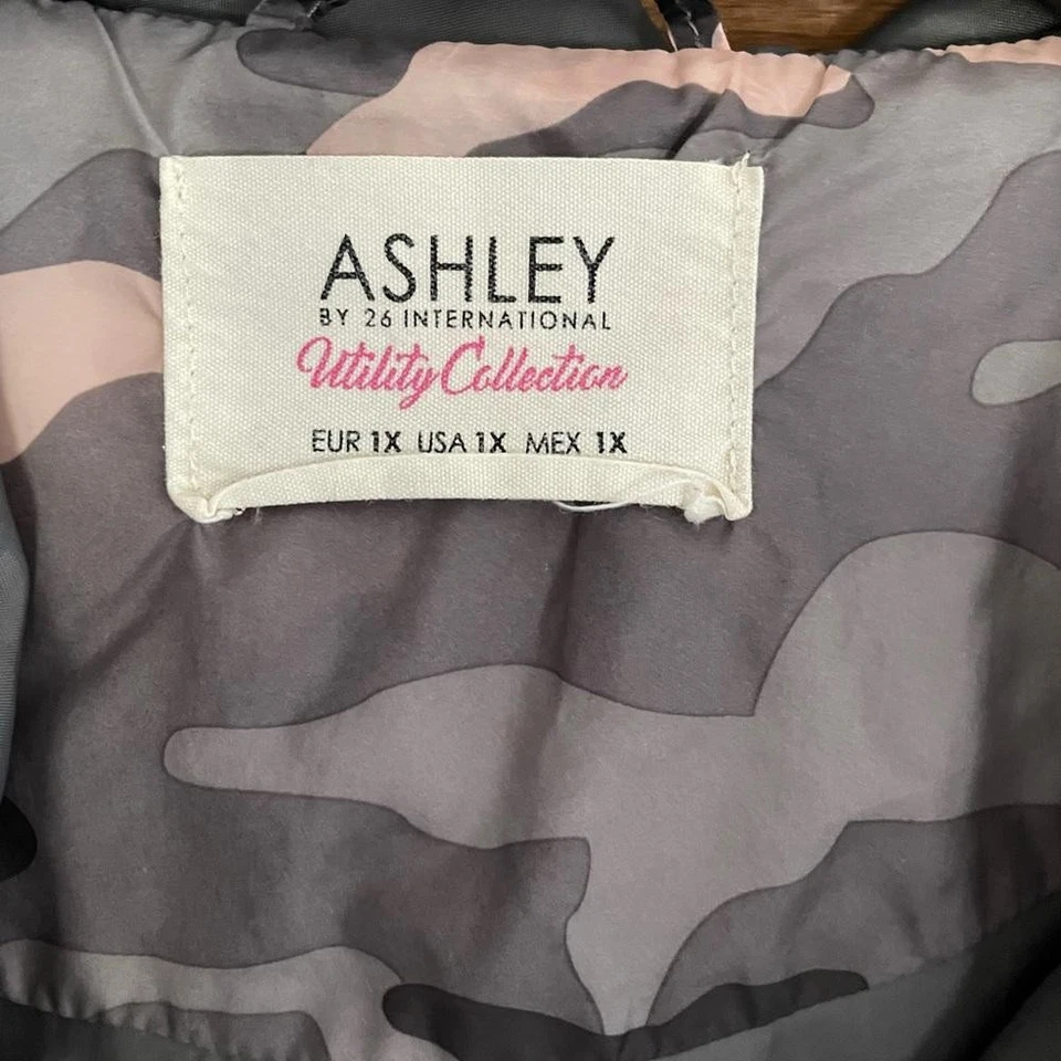 Cortavientos Ashley by 26 International Utility camuflaje con capucha para mujer 1X Foto 3 de 3