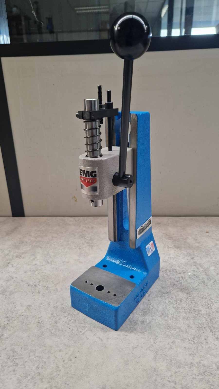 Presse manuelle EMG 2HR à crémaillère de 600kg pour emmanchement
