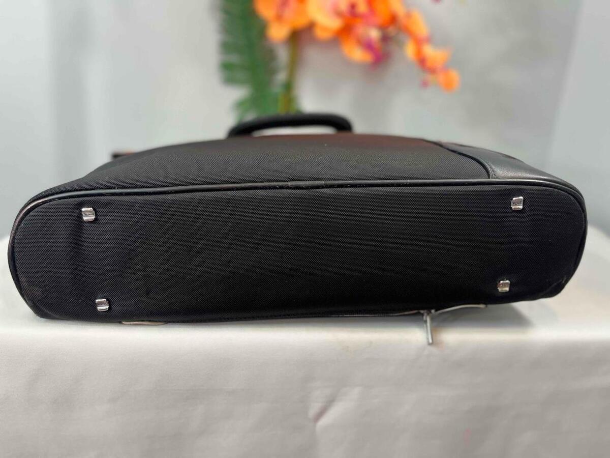 TUMI Arrive Narita Micro Ballistic Polyester Slim Brief TUMI Arrive Narita Micro Ballistic Polyester Slim Brief
