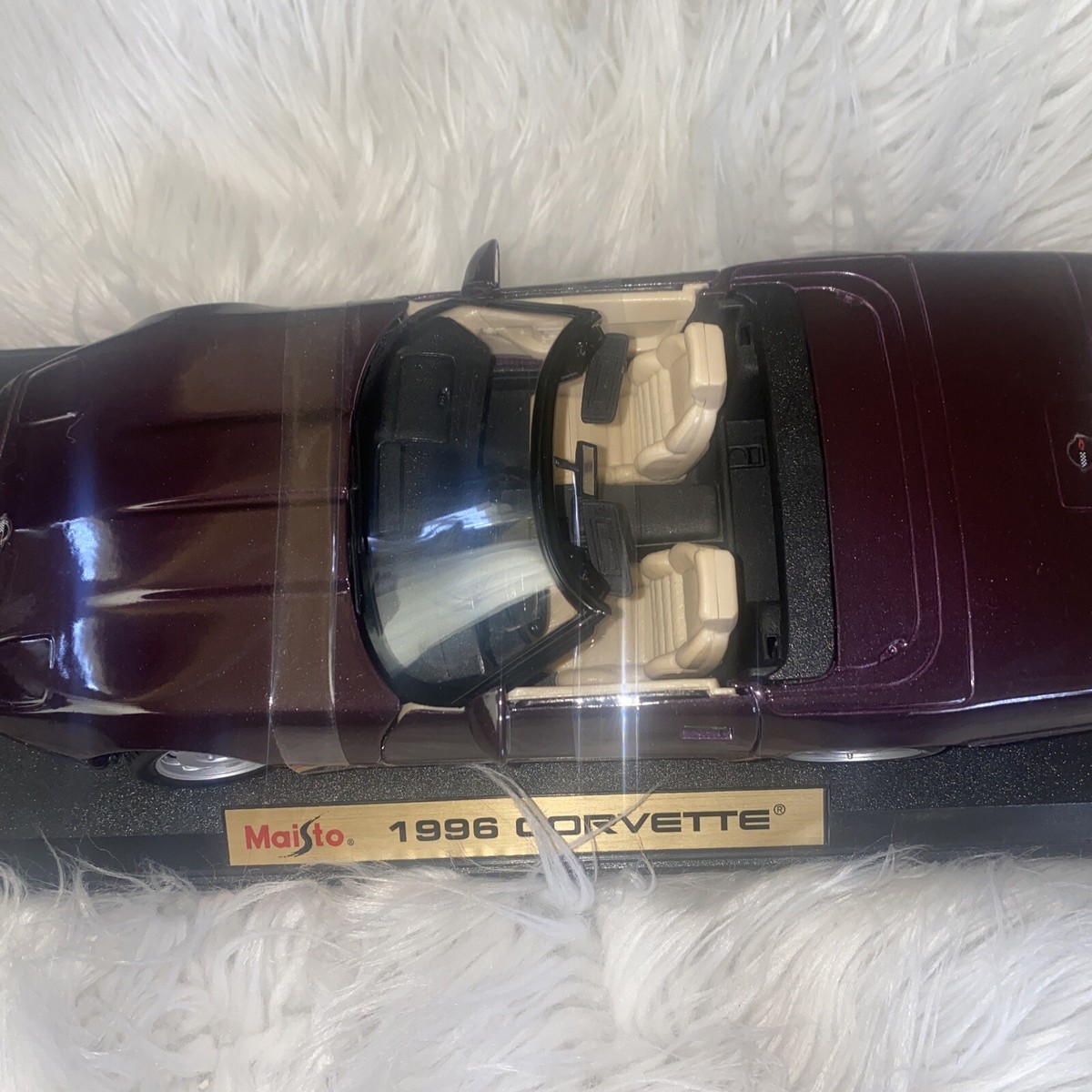 Maisto SB 1/18 - Chevrolet Corvette C4 Cabriolet Violet