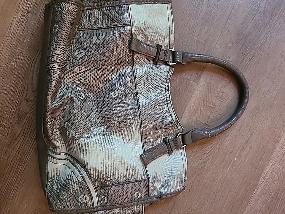 Bolsa de ombro feminina Simply Vera Wang bolsa de mão couro de crocodilo falso verde marrom - Imagem 2 de 4