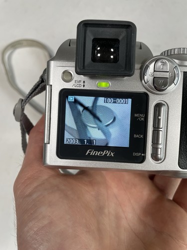 Fujifilm FinePix S3000 Zoom 3.0MP Digital Bridge Camera Silver Tested Working - Picture 10 of 11