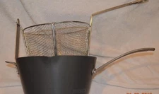 Calphalon Commercial Hard Anodized Aluminum Deep Fryer with basket 6 QT 