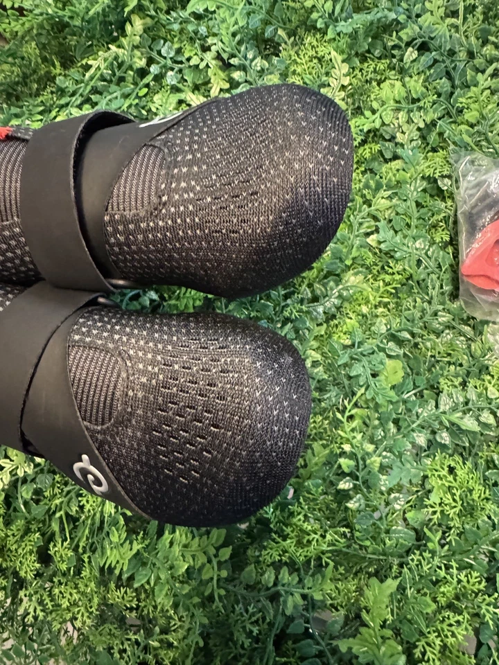 Zapatos de ciclismo unisex Peleton Altos para hombre 5,5 para mujer 7,0 negros y rojos Foto 4 de 4