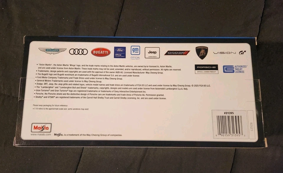 Maisto специальный выпуск масштаб 1:18 литой спортивный автомобиль черный AUDI R8 GT с основанием - Изображение 4 из 4