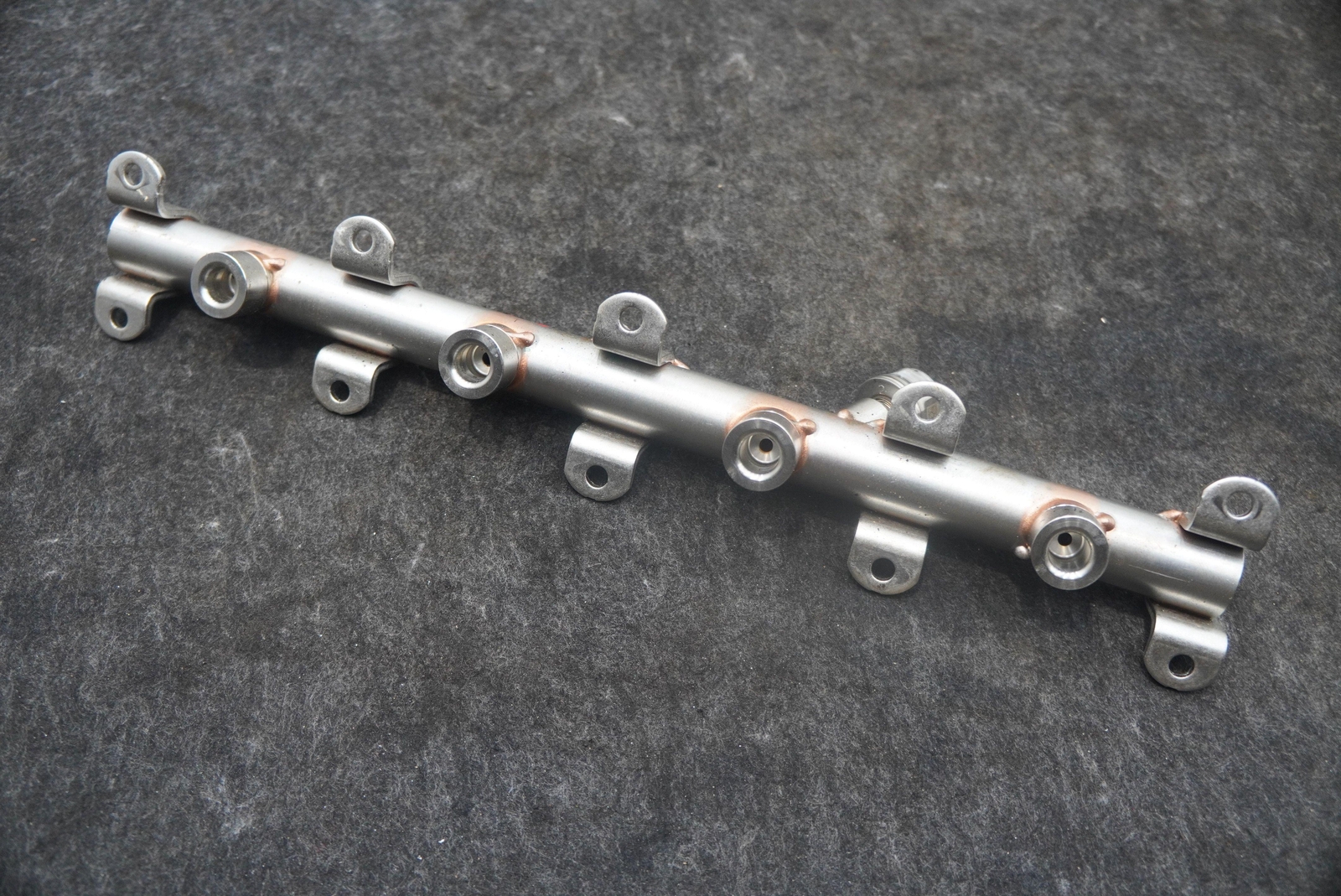 Left Engine High Pressure Fuel Rail Injection Pipe 0P2133315A Lamborghini Urus