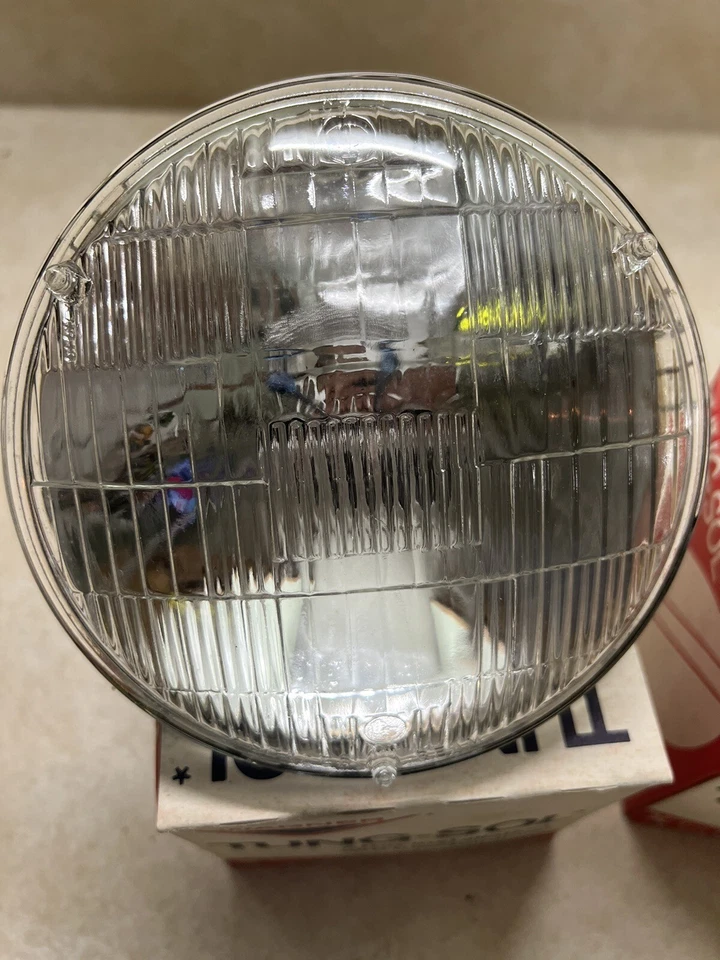 pair WAGNER Tung SoL 5001 Sealed HigH Beam HeadLamp BULB NIB 12v AUTO truck - Image 4 of 4