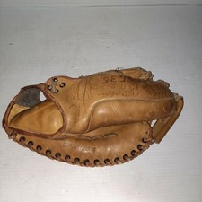 Vintage Stan Musial B900 Right Hand Throw Baseball Glove Mitt