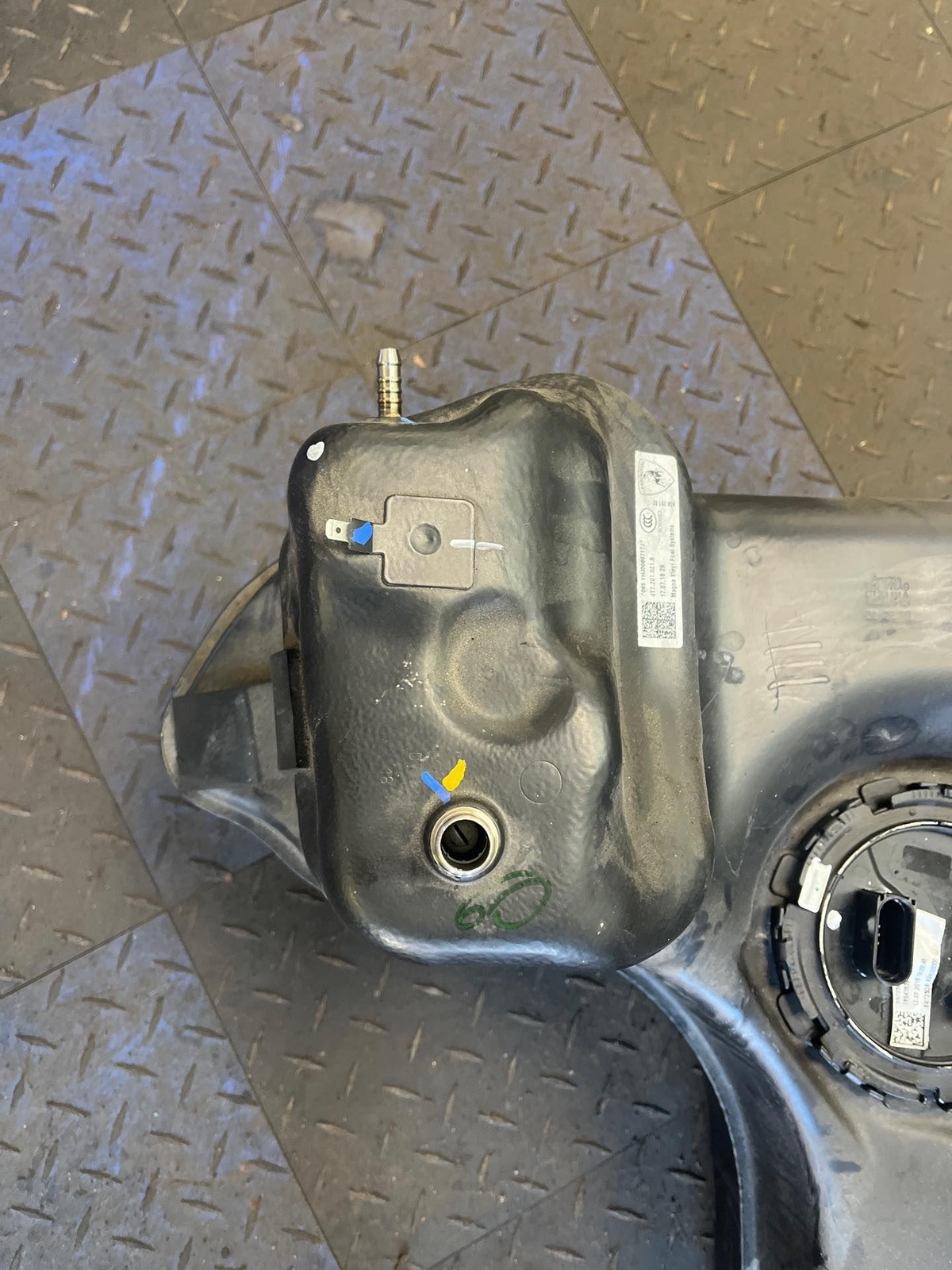 Fuel Tank Assembly LH 4T7-201-021-B LAMBORGHINI HURACAN 19