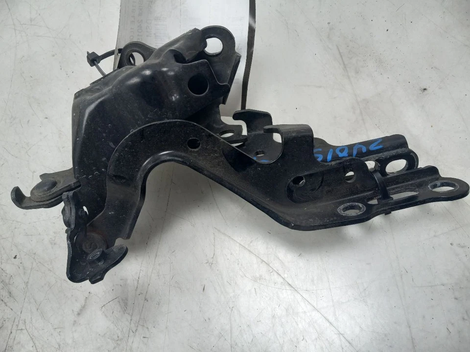 2006 LEXUS IS350 3.5L RWD AT LEFT AND RIGHT SIDE HOOD HINGES  - Image 3 of 4