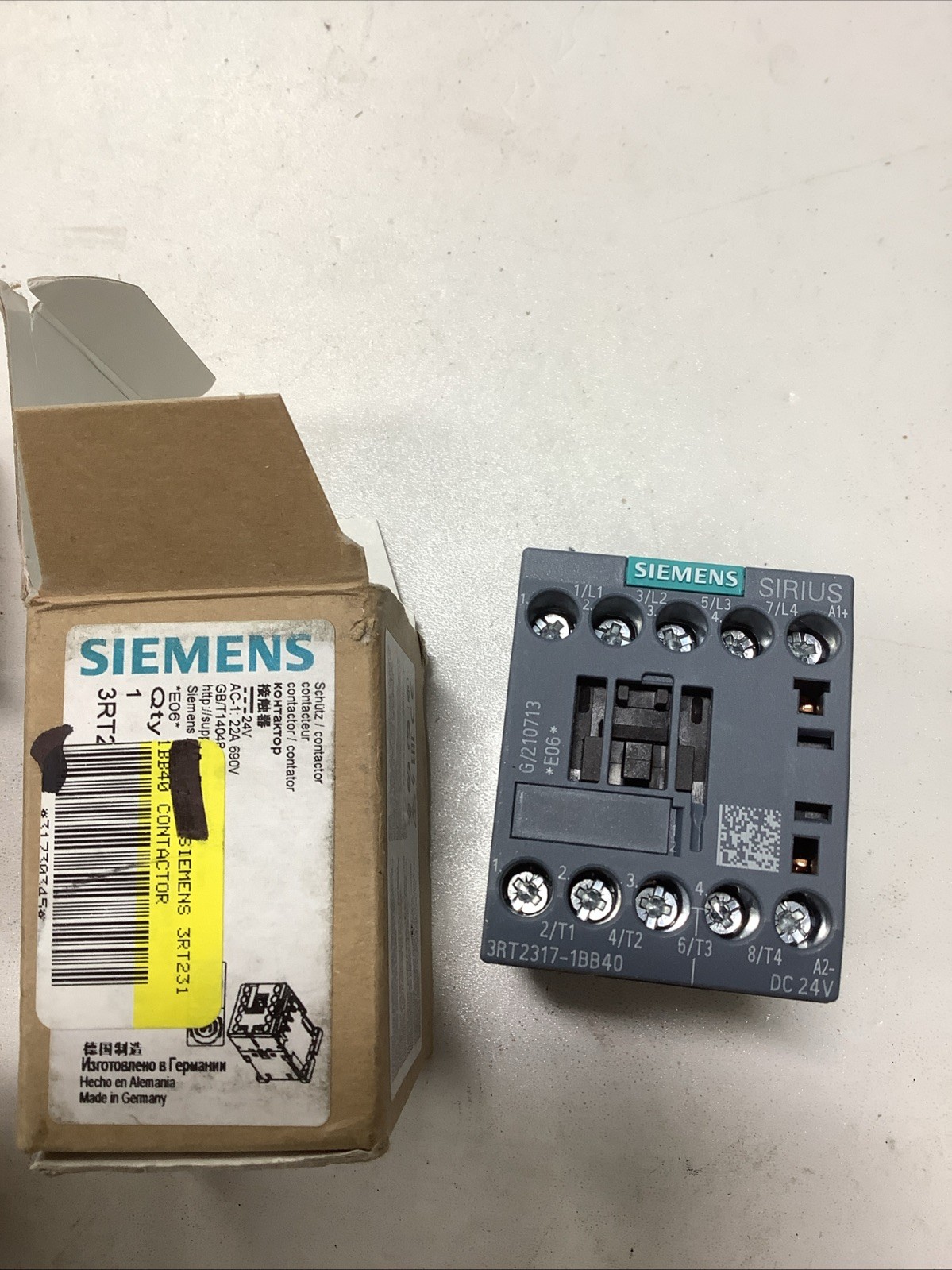 SIEMENS Contactor 24V 22A, 4-Pole, Black 3RT2317-1BB40