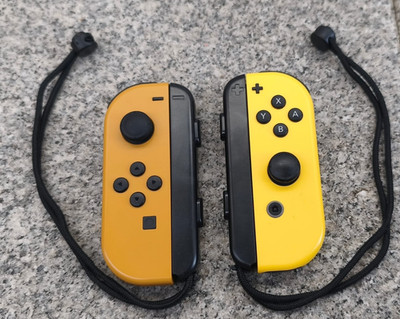 Original Nintendo Switch Joy-Con Set   Pokémon Edition (Pikachu & Evoli)