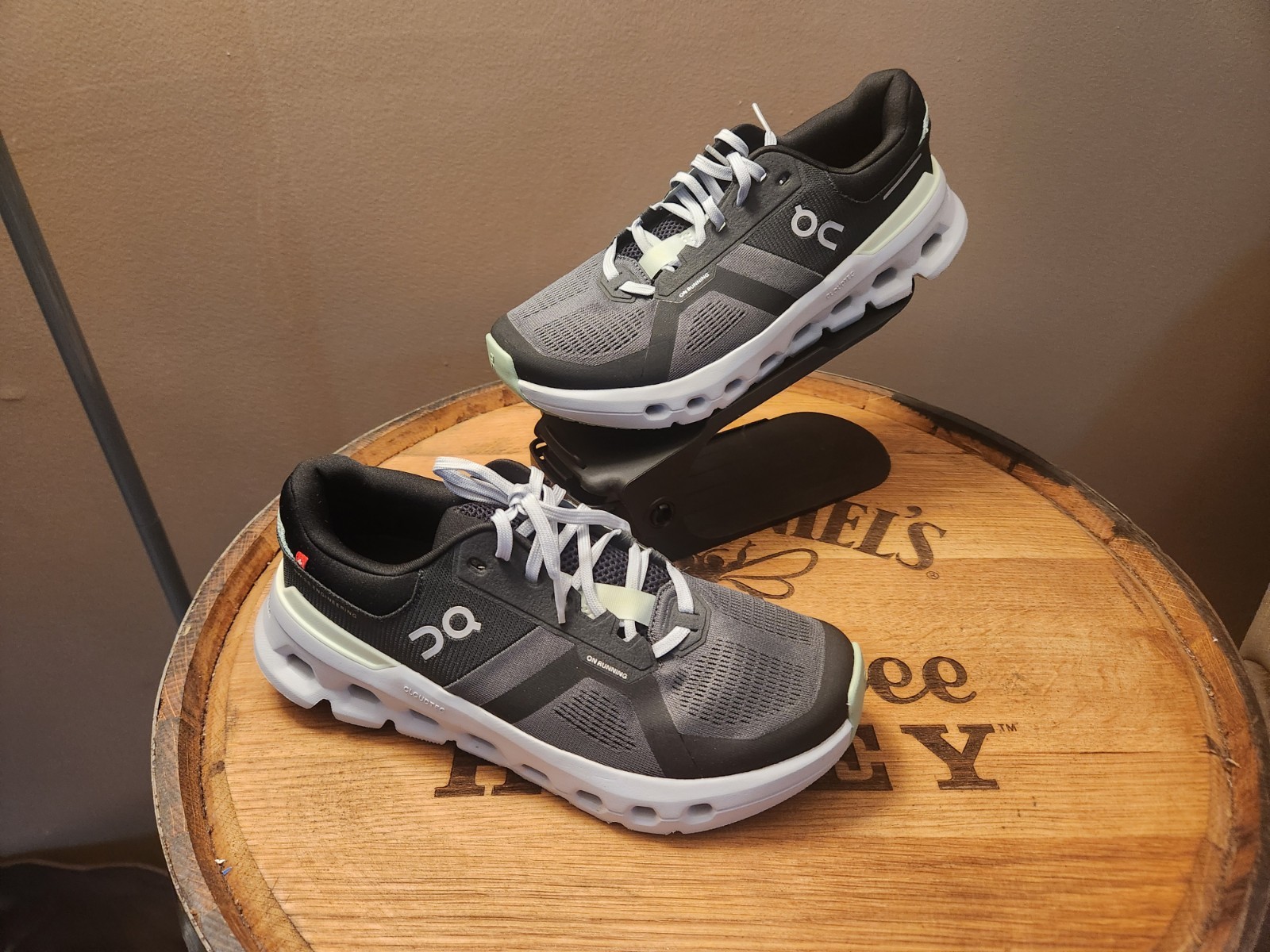 On Cloudrunner 2 Women's Size 9.0 - Waterproof - Grey