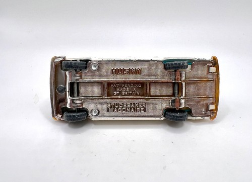 Nice 1964 HUSKY No 30 Studebaker Wagonaire Ambulance - Made In Great Britain - Picture 9 of 9