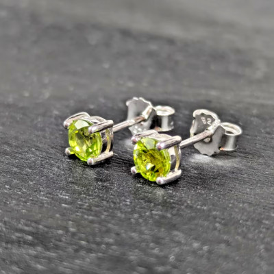 Ohrstecker -echt Silber- mit echtem Peridot 5mm | Schmuckstyck