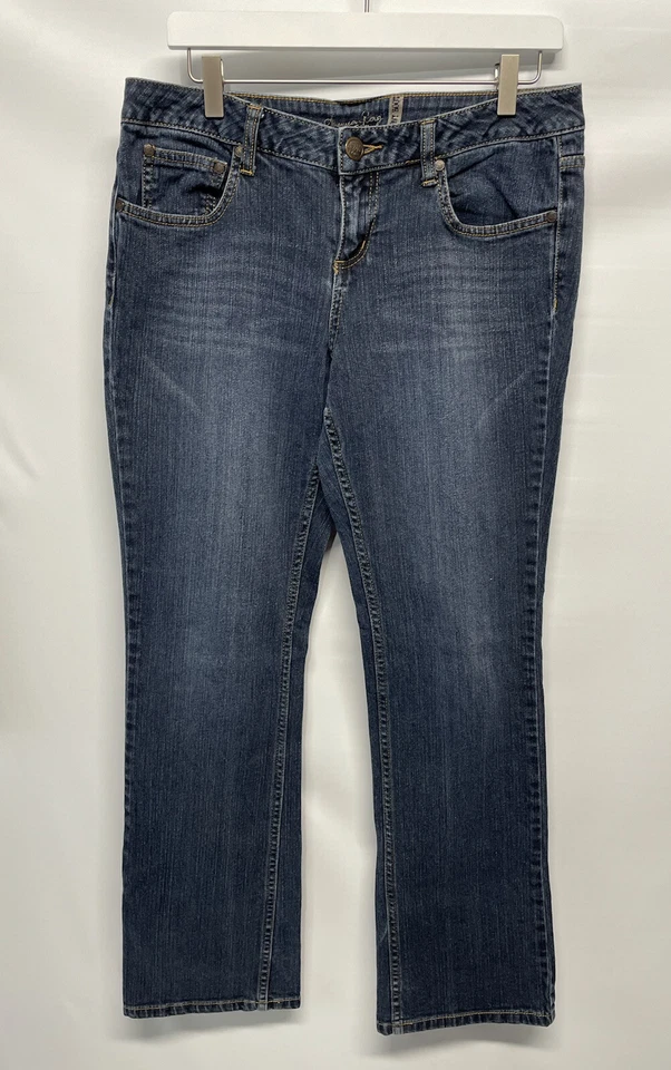 Pantalones de mezclilla American Rag corte bota curvilíneo tiro medio entrepierna oscura-31" cintura-32" talla 11-R Foto 4 de 4