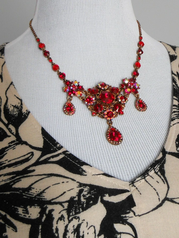 Impresionante Conjunto de Collar y Pendiente de Cristal de Estrás Rojo Disfraz Victoriano Vestido Foto 2 de 4