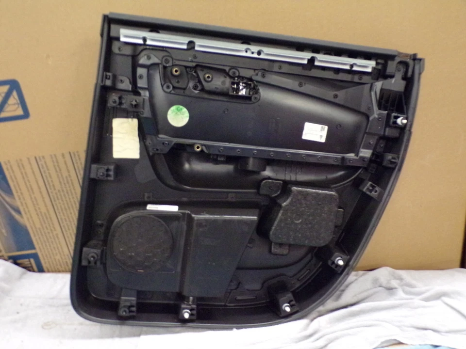 2010 chevy traverse door panel ( driver rear ) 2010-2017 - Image 2 of 3