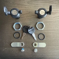 UNDERCOVER TONNEAU HEAVY DUTY COVER LOCK KIT (2 LOCKS) W/ MOUNTING HARDWARE KEYS