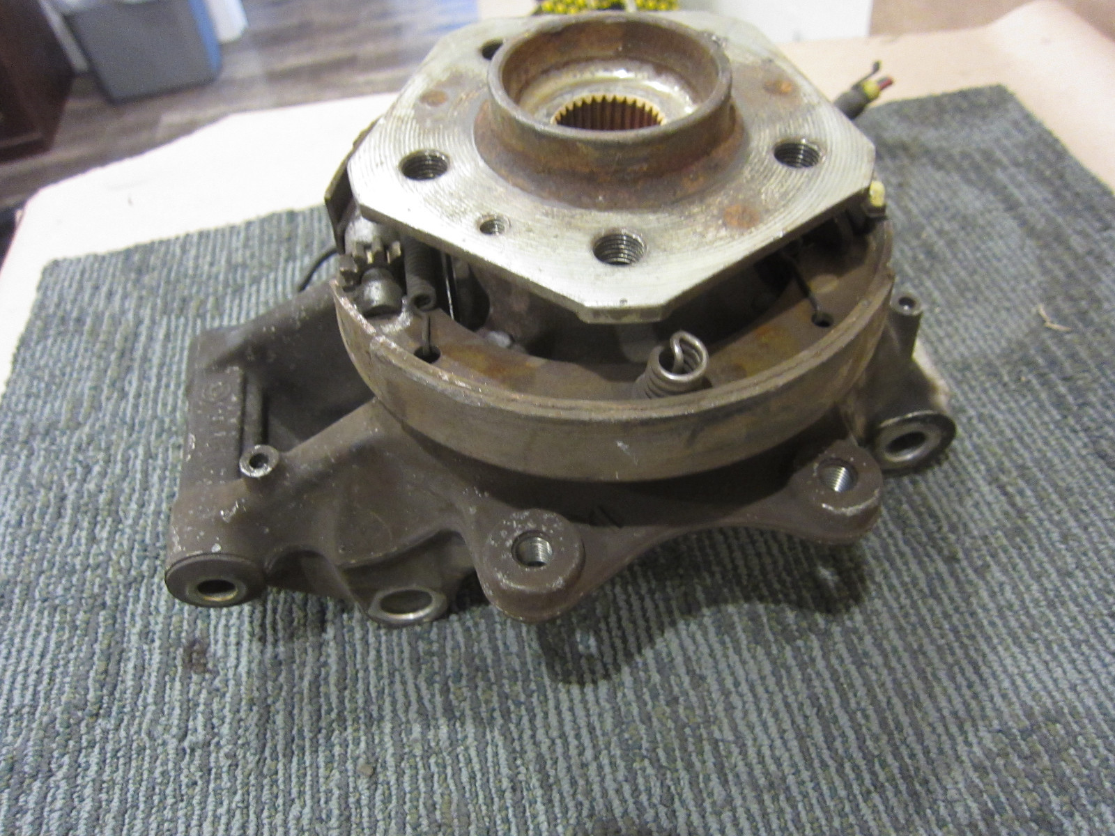 Maserati 4200 Coupe Spyder - LH Left Rear Wheel Hub Holder - P/N 183590
