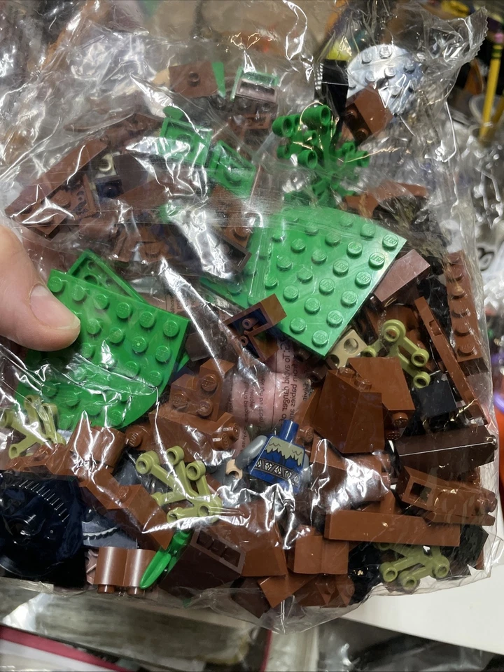 Lego 79002 Hobbit Attack Of The Wargs Manual Parts 2 Mini Figures  Thorin & Orc - Image 4 of 4