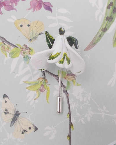 White SNOWDROP PIN White Spring Wedding Lapel Flower Pin HANDMADE HAND PAINTED - Picture 5 of 8