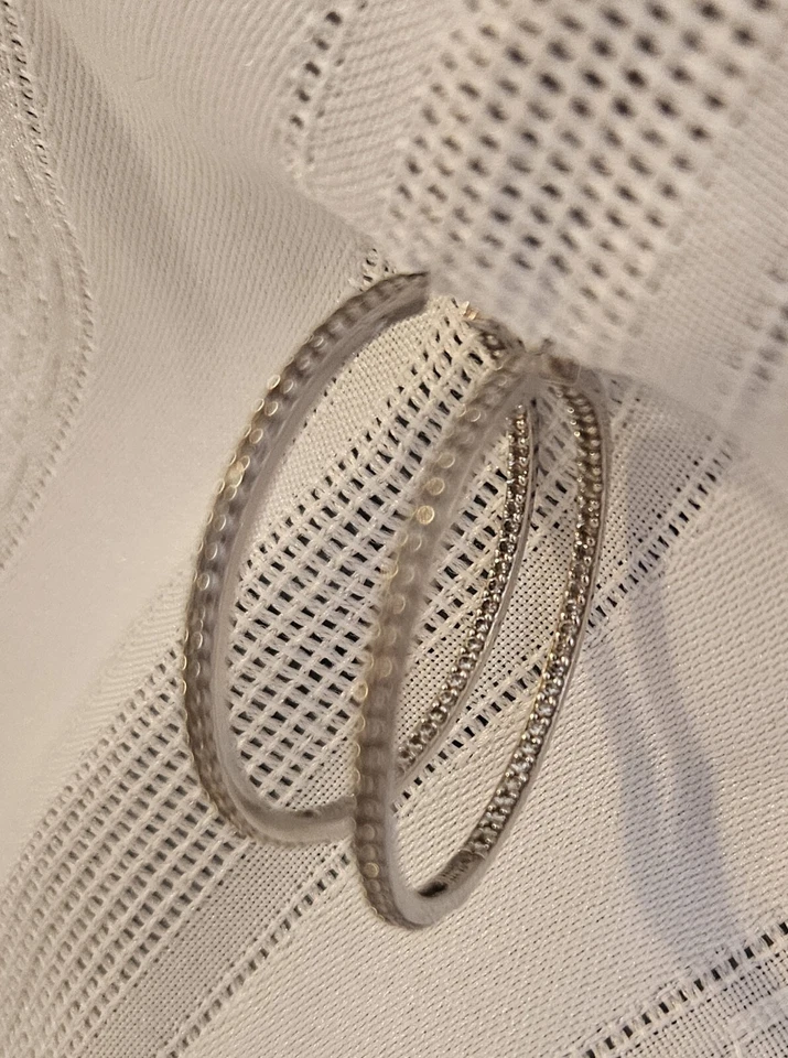 Pendientes de aro redondo de circonita cúbica con aros de plata 925 perforados Foto 3 de 4