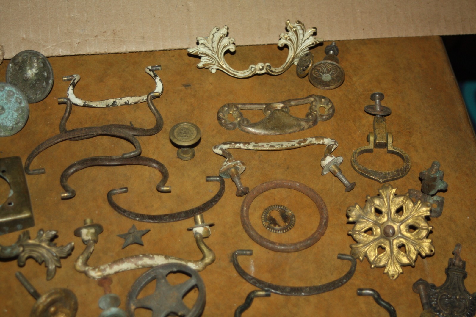Lot of Antique / Vintage Furniture Hardware Drawer Pulls Handles Knobs
