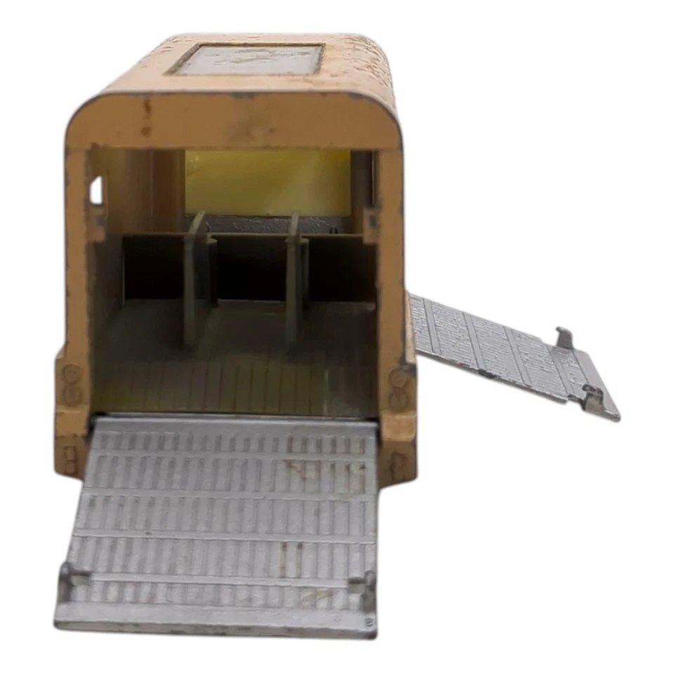 Matchbox No K-18 ASCOT Stables DODGE TRACTOR and King Size Articulated Horse Van - Image 4 of 4