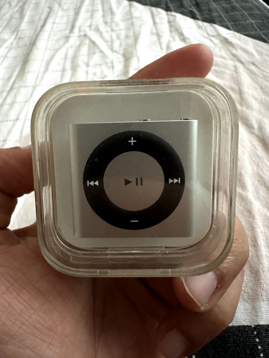 Apple iPod shuffle Silver 2GB MP3 Player - Silver for sale online