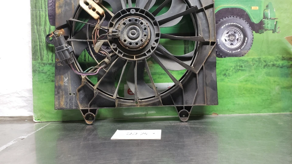 Chrysler PT Cruiser 2006 2,4 A/T turbo conjunto de ventilador eléctrico de fábrica Foto 3 de 4