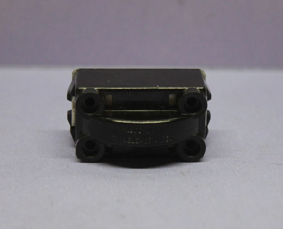 💡 Vintage GE 3-Way Toggle Light Switch Despard Interchangeable, 10A, Brown - Image 3 of 4