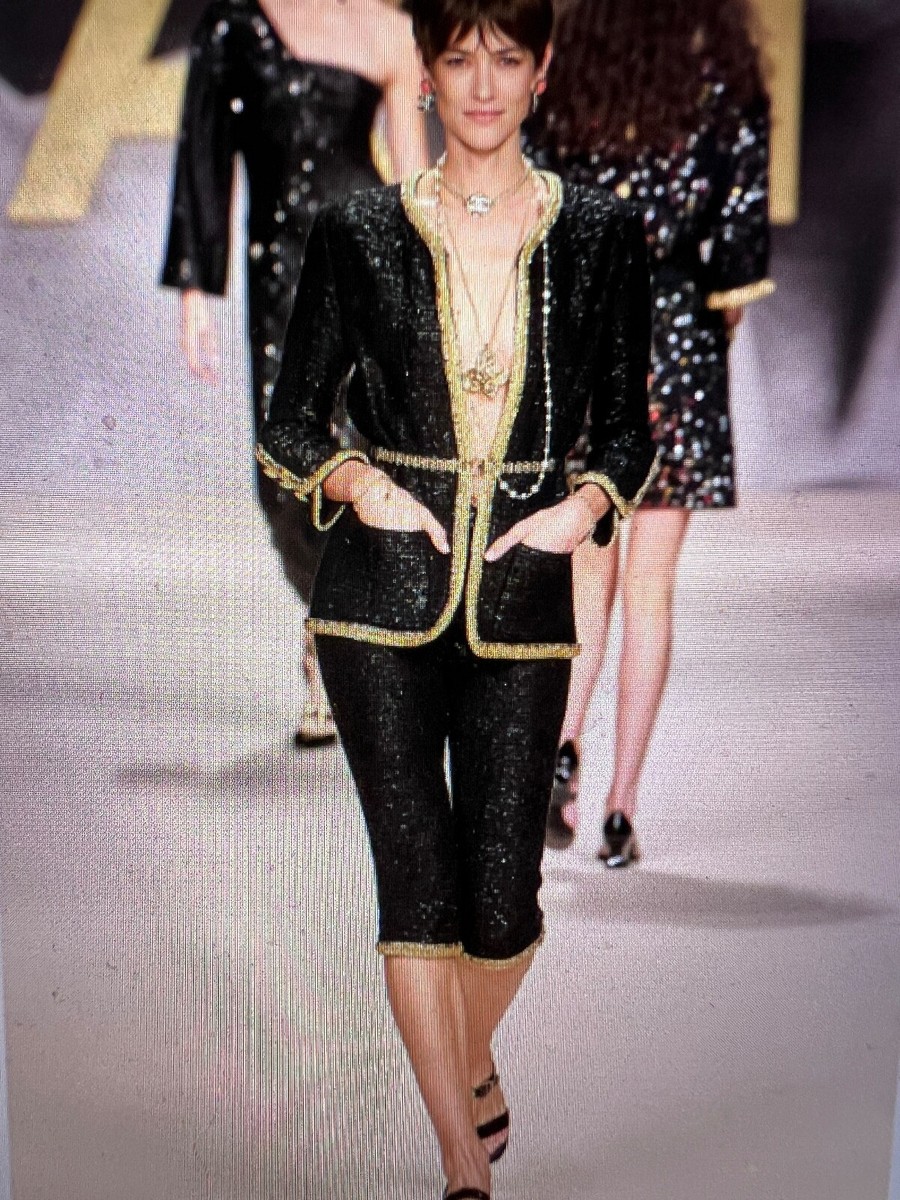希少モデル✨CHANEL 金ボタン　ジャケット Chanel 22S NEW TAGS BLACK JACKET GOLD Braided trim Gold CC buttons