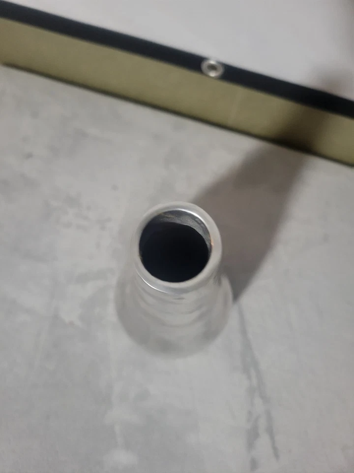 РЕДКАЯ оловянная ваза Torre & Tagus большая высота 13 дюймов хромированный цвет современная Индия  - Изображение 2 из 3