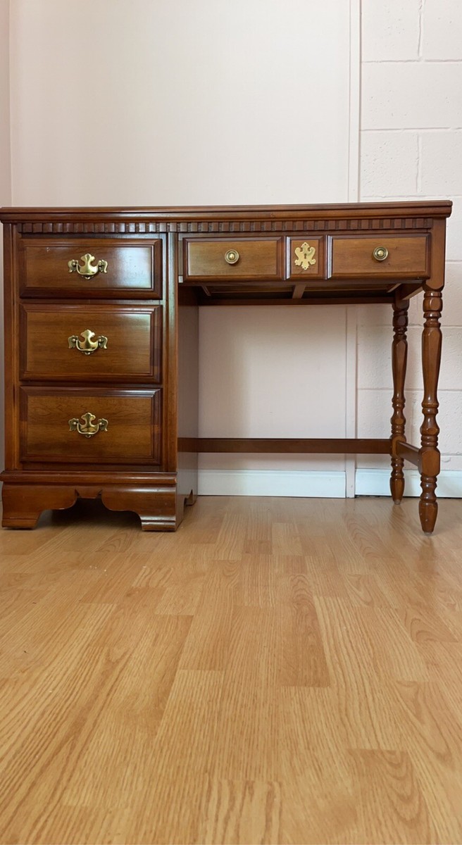 Bassett Furniture Virginia Colony Collection Maple 42