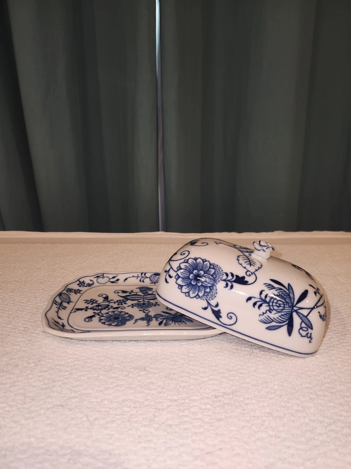 ZWIEBELMUSTER Blue Onion Butter Dish