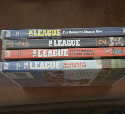 20th Century Fox The League DVD Box Set Seasons 1-4 Extended Cuts Deleted Scenes