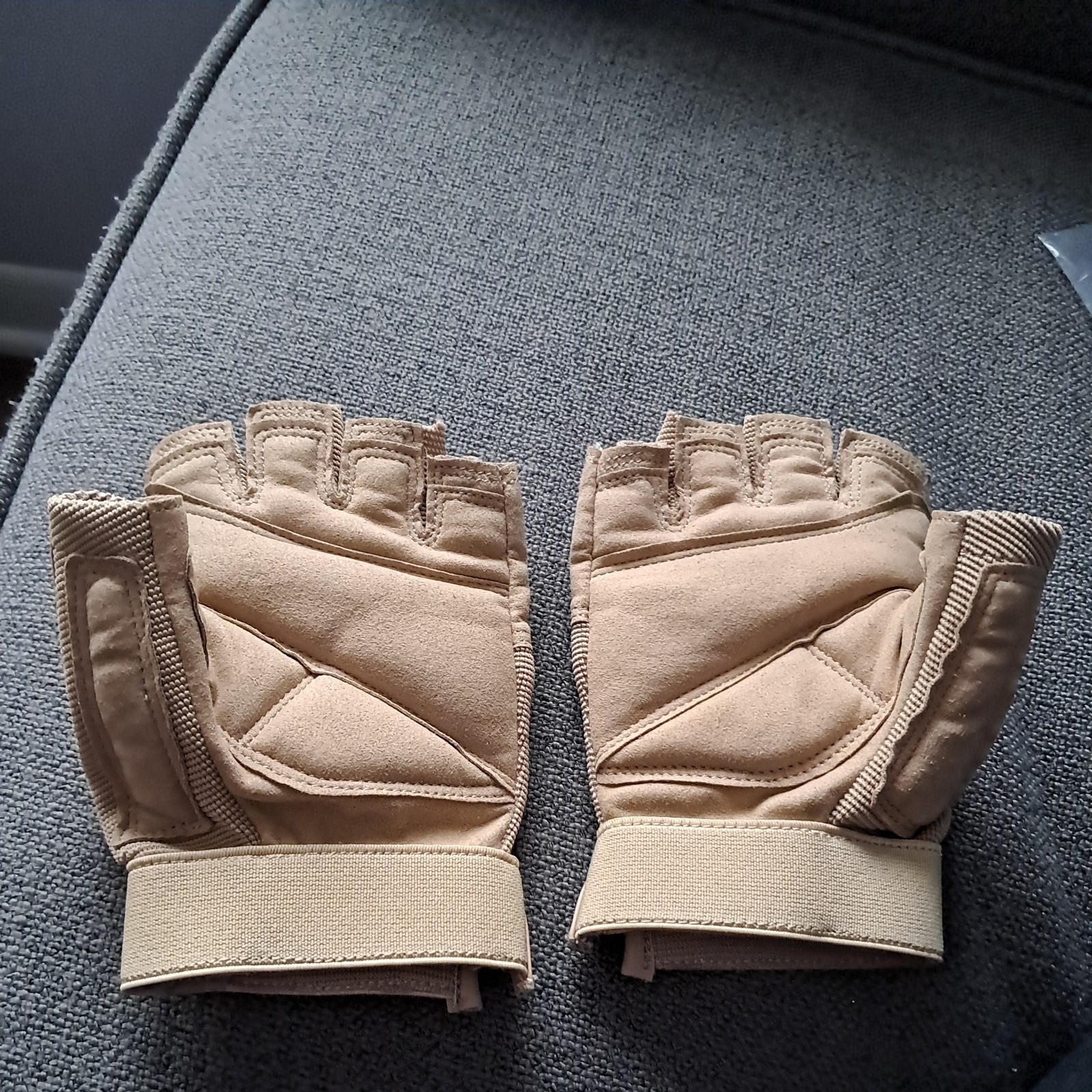 Cousins Color Guard Gloves Small Tan – Color Guard Grip Gloves