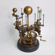 Système solaire mécanique en laiton artisanal Orrery • Présentoir 18,5" finit...