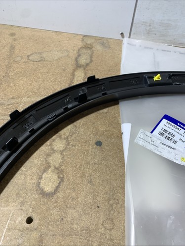 Parafango anteriore destro svasato VOLVO XC90 II MK2 39849947 NUOVO ORIGINALE - Foto 11 di 17