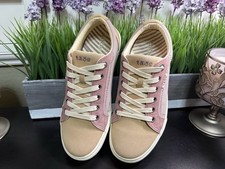 Taos Plum Soul PLS-1364 Women s Sneakers Size 9.5 Excellent condition