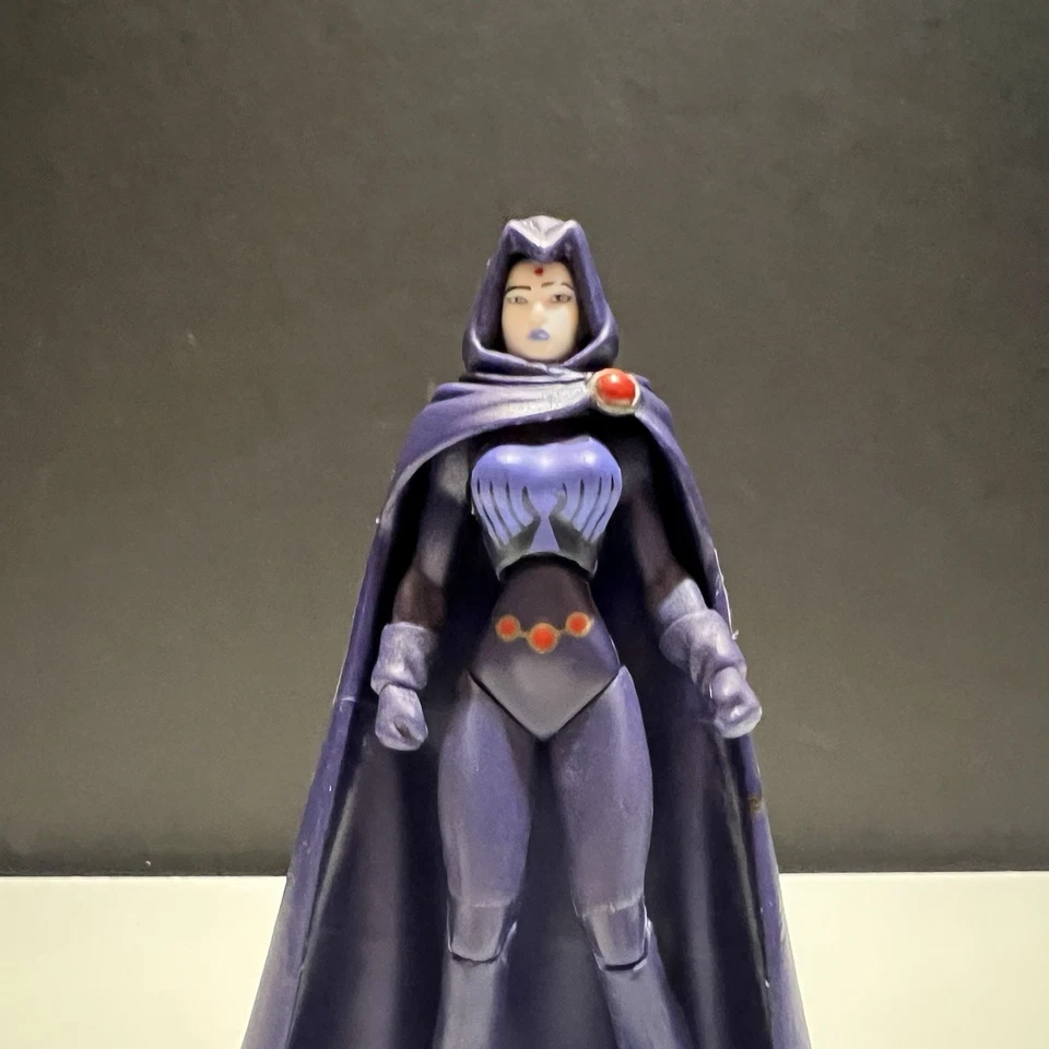 Boneco de ação DC Universe Infinite Heroes Crisis Raven 3,75” Teen Titans - Imagem 2 de 4