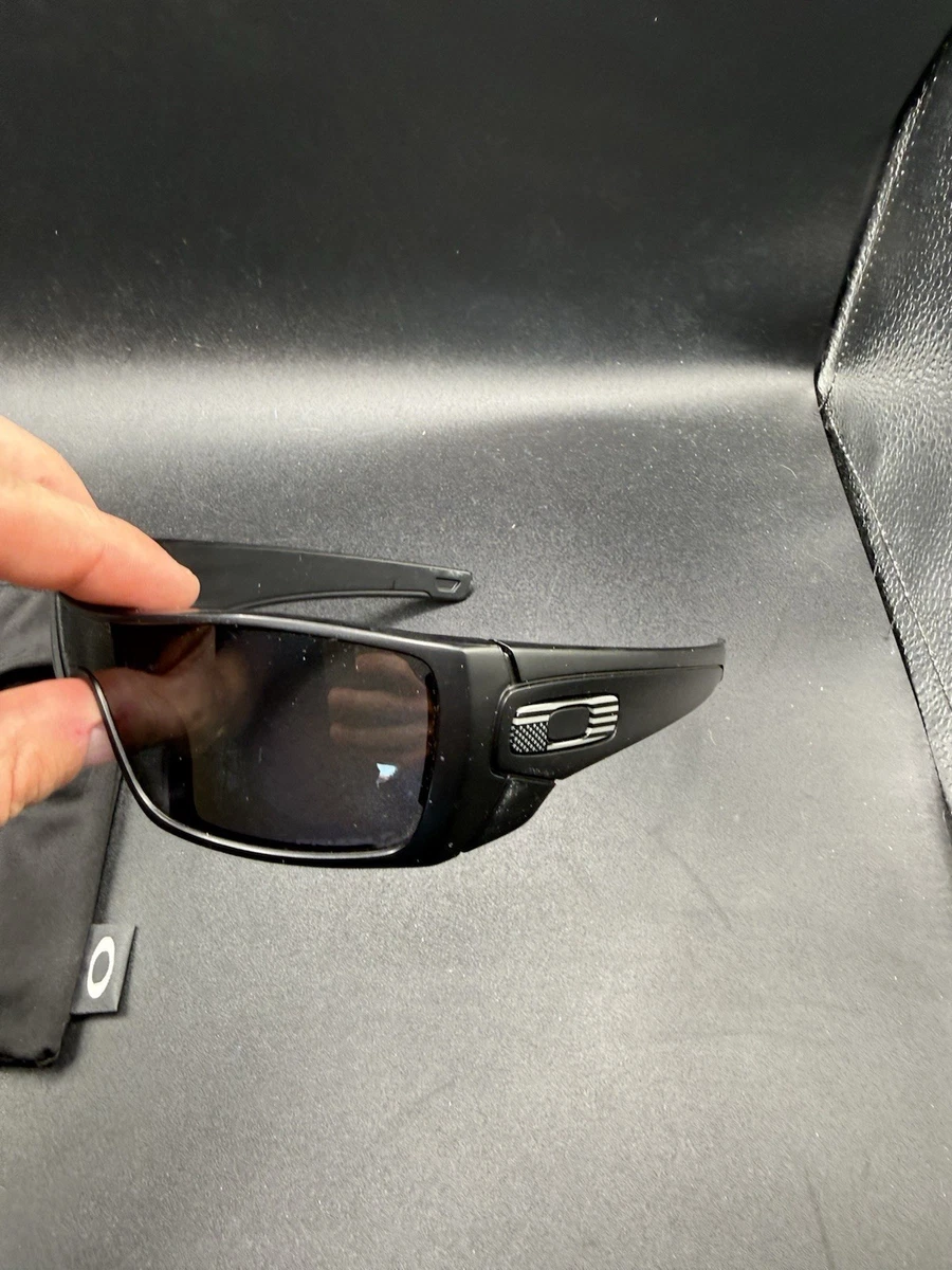 Preços baixos em Óculos de Sol Masculino Polarizado Oakley Batwolf